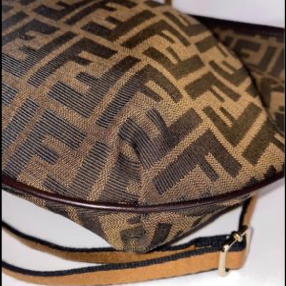 ❌❌SOLD❌❌fendi crossbody bag - Picture 3 of 3